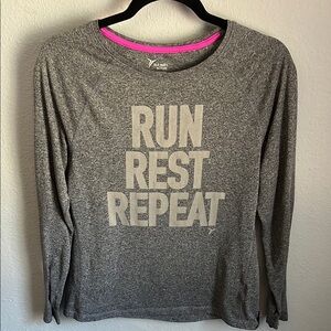Gray Women's Top with Motivational Print
